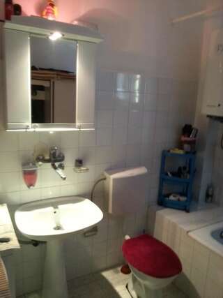 Апартаменты Apartments Kovačević Петровац Двухместный номер с 1 кроватью и общей ванной комнатой-8